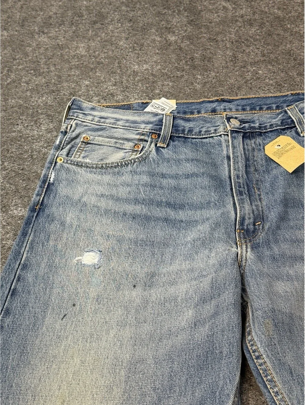 Levis 550 92 Relaxed Taper Jeans Mens 38x30 Distressed Paint NWT A3418-0010